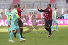 3. Liga - FC Ingolstadt 04 - 1. FC Kaiserslautern - Torschütze zum Siegtreffer 1:0 Tor Justin Butler (31, FCI) Handshake mit Rico Preisinger (6, FCI)