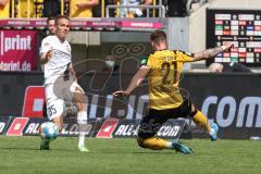 2.BL; Dynamo Dresden - FC Ingolstadt 04, Filip Bilbija (35, FCI) Sollbauer Michael (21 DD)