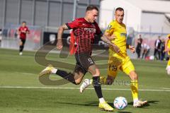 Freundschaftsspiel - Saison 2022/2023 - FC Ingolstadt 04 -  SpVgg Bayreuth - Patrick Schmidt (Nr.9 - FCI) - Steffen Eder (Nr.19 - SpVgg Bayreuth) - Foto: Meyer Jürgen