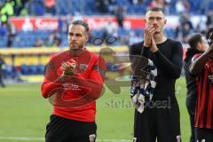 3. Liga; MSV Duisburg - FC Ingolstadt 04; Sieg 0:1 Jubel Freude, Spieler bedanken sich bei den Fans, Patrick Schmidt (9, FCI) verletzt und Torschütze Calvin Brackelmann (17, FCI)