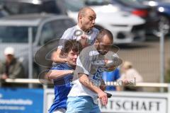 Kreisklasse - Saison 2025/26- TSV Großmehring - SV Oberstimm-  - Thomas Frank weiss Oberstimm - Tobias Lang weiss Oberstimm links - Fabio Münzhuber blau Großmehring - Foto: Meyer Jürgen