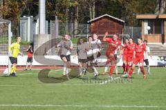 2. Fußball-Liga - Frauen - Saison 2022/2023 - FC Ingolstadt 04 - FSV Gütersloh - Mailbeck Alina (Nr.8 - FC Ingolstadt 04 ) spiel den Ball und es gibt einen Elfmeter wegen Handspiels . - Rolle Sarah Torwart Gütersloh - jubel - Foto: Meyer Jürgen