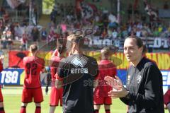 3. Liga - Saison 2025/26 - TSG Hoffenheim II - FC Ingolstadt 04  - Die Mannschaft bedankt sich bei den Fans - XXXXX - Cheftrainerin Sabrina Wittmann (FCI) - Foto: Meyer Jürgen