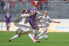 Toto-Pokal; SV Wacker Burghausen - FC Ingolstadt 04; Zweikampf Kampf um den Ball Schwarzensteiner, Benedikt (3 SVWB) Lars Lokotsch (13, FCI) Hofherr, Adrian (18 SVWB)
