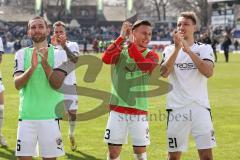 3. Liga; SV Meppen - FC Ingolstadt 04; Sieg Jubel Freude, Spiel ist aus. Spieler bedanken sich bei den Fans, Rico Preißinger (6, FCI) Dominik Franke (3 FCI) Tobias Schröck (21, FCI)