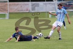 Kreisliga - Saison 2023/2024 - SV Menning  - FC Sandersdorf - Philip Wolfsfellner blau Menning - Christian Eichhammer weiss Sandersdorf - Foto: Meyer Jürgen