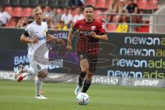 3. Fußball-Liga - Saison 2022/2023 - FC Ingolstadt 04 - SpVgg Bayreuth - Dominik Franke (Nr.3 - FCI) - Benedikt Kirsch (Nr.6 - SpVgg Bayreuth) - Foto: Meyer Jürgen