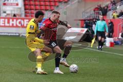 3. Liga; FC Ingolstadt 04 - Borussia Dortmund II; Max Dittgen (10, FCI) Zweikampf Kampf um den Ball