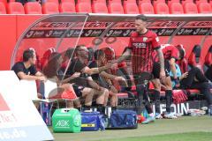 3.Liga - Saison 2022/2023 - FC Ingolstadt 04 -  1. FC Saarbrücken - #fc9 beim abklatschen nach seiner Auswechslung - Foto: Meyer Jürgen
