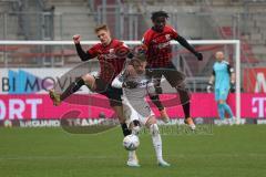 3.Liga - Saison 2022/2023 - FC Ingolstadt 04 -  - FC Freiburg II - Maximilian  Neuberger (Nr.38 - FCI) - Hans Nunoo Sarpei (Nr.14 - FCI) - Julian Guttau (Nr.36 - SC Freiburg II) - Foto: Meyer Jürgen