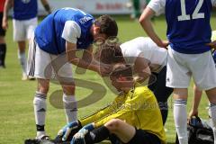 BZL - Oberbayern - SV Manching - TSV Rohrbach - Benedikt Vollnhals (#9 Manching) vergibt eine Torchance und stößt unglücklich mit dem Torwart zusammen der eine Kopfwunde bekommt  - Patrick Diller Torwart Rohrbach - Timo Werner blau Rohrbach -  Foto: Jürge