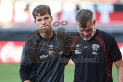 3. Liga; FC Ingolstadt 04 - Alemannia Aachen; vor dem Spiel Torwart David Klein (47, FCI) Torwart-Trainer Alexander Kunze (FCI)