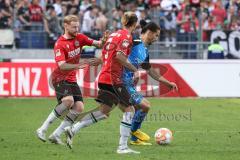 2.BL; Hannover 96 - FC Ingolstadt 04; Zweikampf Kampf um den Ball Jonatan Kotzke (25, FCI) Niklas Hult (3 Hannover)