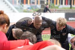 2. Frauen-Bundesliga - Saison 2021/2022 - FC Ingolstadt 04 - MSV Duisburg - Die Mannschaft bildet einen Kreis vor dem Spiel - Thorsten Splieth Co-Trainer (FCI) - Foto: Meyer Jürgen