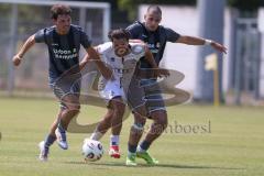 Bayernliga Nord - Saison 2025/26 - FC Ingolstadt 04 II - SV Weiden - Lummer Michael grau links Weiden - Can Paylan (Nr.13 - FC Ingolstadt II) - Sylejmani Jahi grau Weiden rechts - Foto: Meyer Jürgen