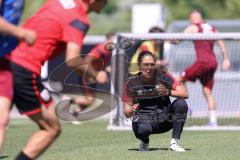 3. Liga; FC Ingolstadt 04 - Trainingsauftakt, erstes Training nach der Sommerpause; Cheftrainerin Sabrina Wittmann (FCI) gibt Anweisungen