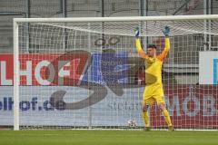 3. Liga - FC Ingolstadt 04 - Hallescher FC - Elfmeter Tor Torwart Fabijan Buntic (24, FCI) durch Boyd Terrence (13 Halle) 1:1