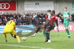 Toto-Pokal; VfB Eichstätt - FC Ingolstadt 04; Moussa Doumbouya (27, FCI) Torwart Florian Rauh (Nr.21 - VfB) Alexander Moratz (Nr.4 - VfB)