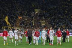 DFB Pokal; Borussia Dortmund - FC Ingolstadt 04; Niederlage, hängende Köpfe, Dank an die mitgereisten Fans, Cheftrainer André Schubert (FCI) Hawkins Jaren (20 FCI) Filip Bilbija (35, FCI) Fabian Cavadias (41, FCI) Thomas Keller (27, FCI) Marc Stendera (10