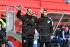 3. Liga; FC Ingolstadt 04 - 1. FC Saarbrücken; an der Seitenlinie, Spielerbank Cheftrainerin Sabrina Wittmann (FCI)