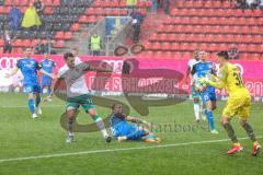 2.BL; FC Ingolstadt 04 - Werder Bremen, Patrick Schmidt (32, FCI) Torschuß, gestört von Veljkovic Milos (13 Bremen), Torwart Zetterer Michael (30 Bremen) hält, Dominik Franke (3 FCI) zu spät