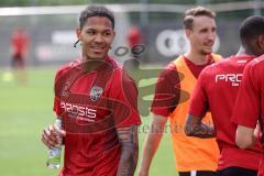 2. Bundesliga - FC Ingolstadt 04 - Trainingsauftakt mit neuem Trainerteam - Justin Butler (31, FCI) gut gelaunt