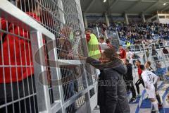 2.BL; Karlsruher SC - FC Ingolstadt 04; Abstieg in die dritte Liga, hängende Köpfe, Spieler bedanken sich bei den Fans Cheftrainer Rüdiger Rehm (FCI)