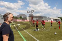 Bayernliga Süd - Saison 2022/2023 - FC Ingolstadt 04 II -  Trainingsauftakt - Dietmar Beiersdorfer Geschäftsführer Sport & Kommunikation sieht beim Trainingsauftakt zu - Foto: Meyer Jürgen