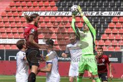 3. Liga - FC Ingolstadt 04 - 1. FC Saarbrücken - Björn Paulsen (4, FCI) kommt zu spät, Torwart Batz Daniel (1 SB) hält sicher