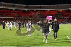 2.BL; 1. FC Nürnberg - FC Ingolstadt 04; Spiel ist aus, Sieg 0:5, Mannschaft geht zu den mitgereisten Fans, Dennis Eckert Ayensa (7, FCI) Andreas Poulsen (2, FCI) Denis Linsmayer (23, FCI)