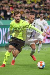 DFB Pokal; Borussia Dortmund - FC Ingolstadt 04; Pongracic Marin (34 BVB) vor Fatih Kaya (9, FCI)