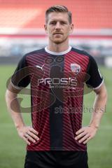 2.BL; FC Ingolstadt 04 - Portraitshooting, Mannschaftsfoto, Denis Linsmayer (23, FCI)