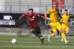 Freundschaftsspiel - Saison 2022/2023 - FC Ingolstadt 04 -  SpVgg Bayreuth - Patrick Schmidt (Nr.9 - FCI) - Alexander Groiß (Nr.13 - SpVgg Bayreuth) - Foto: Meyer Jürgen