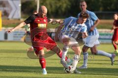 Kreisliga - Saison 2025/26- SV Kasing - FC Sandersdorf - Luca Hilger blau Sandersdorf - Ömer Sali Moustafa rot Kasing - Foto: Meyer Jürgen