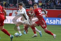 2.BL; Fortuna Düsseldorf - FC Ingolstadt 04; Merlin Röhl (34, FCI) de Wijs Jordy (30 DUS) Zweikampf Kampf um den Ball