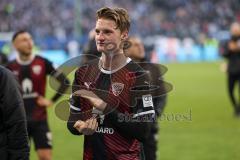 2.BL; Hamburger SV - FC Ingolstadt 04; Niederlage, hängende Köpfe 3:0, Spieler bedanken sich bei den Fans, Maximilian Neuberger (38, FCI)