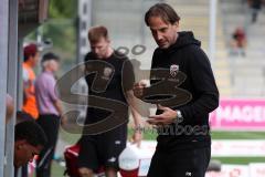 3.Liga - Saison 2022/2023 - SC Freiburg II - FC Ingolstadt 04 - Cheftrainer Rüdiger Rehm (FCI) motiviert seine Spieler nach der Pause -  - Foto: Meyer Jürgen