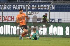 3. Liga; VfB Lübeck - FC Ingolstadt 04; Zweikampf Kampf um den Ball Arian Llugiqi (25, FCI) Grupe Tommy ( VfB)