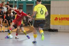 Lotto Bayern Hallencup - Saison 2024/25 - Türkisch SV Ingolstadt - FC Hitzhofen/Oberzell- Felix Bogner gelb Hitzhofen - Enis Kuqanaj rot Türkisch - Foto: Meyer Jürgen