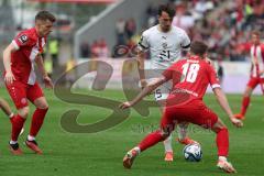 3. Liga - Saison 2023/24 - Rot-Weiss Essen - FC Ingolstadt 04 -  - Arian Llugiqi (Nr.25 - FCI) - Nils Kaiser (#18 Essen) - Foto: Meyer Jürgen