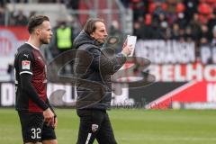 2.BL; FC Ingolstadt 04 - FC ST. Pauli; Niederlage, hängende Köpfe, Spieler bedanken sich bei den Fans, Stadionrunde, Patrick Schmidt (32, FCI) Cheftrainer Rüdiger Rehm (FCI)