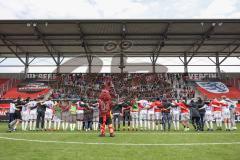 3. Liga; FC Ingolstadt 04 - SC Verl; Fan Fankurve Banner Fahnen Spruchband Sieg Jubel Freude Spieler bedanken sich bei den Fans Tanz Schanzi Maskottchen 3:1