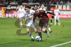 3. Liga; FC Ingolstadt 04 - SC Verl; Zweikampf Kampf um den Ball Jannik Mause (7, FCI) Baack Tom (5 Verl)