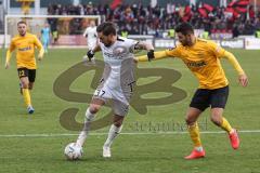 3. Liga; SpVgg Bayreuth - FC Ingolstadt 04; Zweikampf Kampf um den Ball Pascal Testroet (37, FCI) Schwarz Edwin (5 SpVgg)