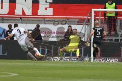 2. Fußball-Liga - Saison 2021/2022 - FC Ingolstadt 04 - Hamburger SV - Dejan Stojanovic Torwart (#39 FCI) - Glatzel Robert Hanburg -  - Foto: Meyer Jürgen