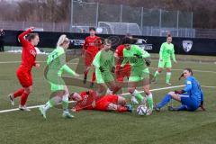 2. Frauen-Bundesliga - Saison 2021/2022 - FC Ingolstadt 04 - VFL Wolfsburg II - Wagner Melanie Torwart Wolfsburg - Maier Ramona (#18 FCI) - Fritz Anna-Lena (#19 FCI) - Gholami Hasti Wolfsburg grün - Foto: Meyer Jürgen