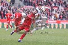 3. Liga; Rot-Weiss Essen - FC Ingolstadt 04; Zweikampf Kampf um den Ball Tim Heike (9, FCI) Rios Alonso José-Enrique (23 RWE)