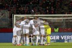 2.BL; 1. FC Nürnberg - FC Ingolstadt 04; Team Besprechung Kreis vor dem Spiel