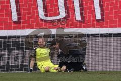 3. Liga; SV Wehen Wiesbaden - FC Ingolstadt 04; verletzt Torwart Marius Funk (1, FCI)