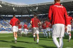 2.BL; Karlsruher SC - FC Ingolstadt 04; Ingolstadt kommt zum Warmup ins Stadion